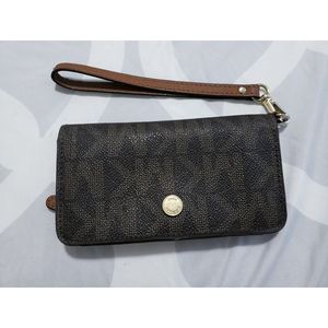 MICHAEL KORS - Logo Phone & Card Wristlet
